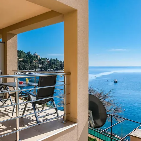 Apartment Above Promenade W Terrace & Parking