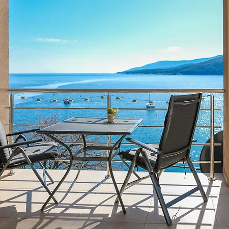 Above Promenade W Terrace & Parking *