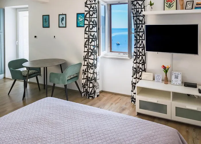Above Promenade W Terrace & Parking * Rabac
