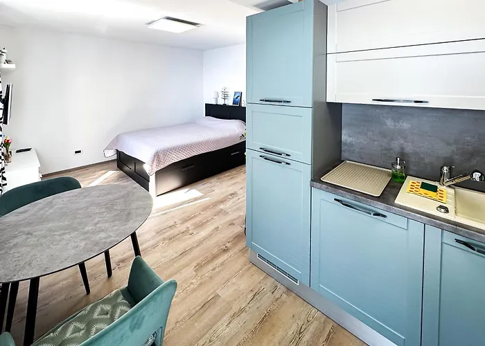 Apartment Above Promenade W Terrace & Parking